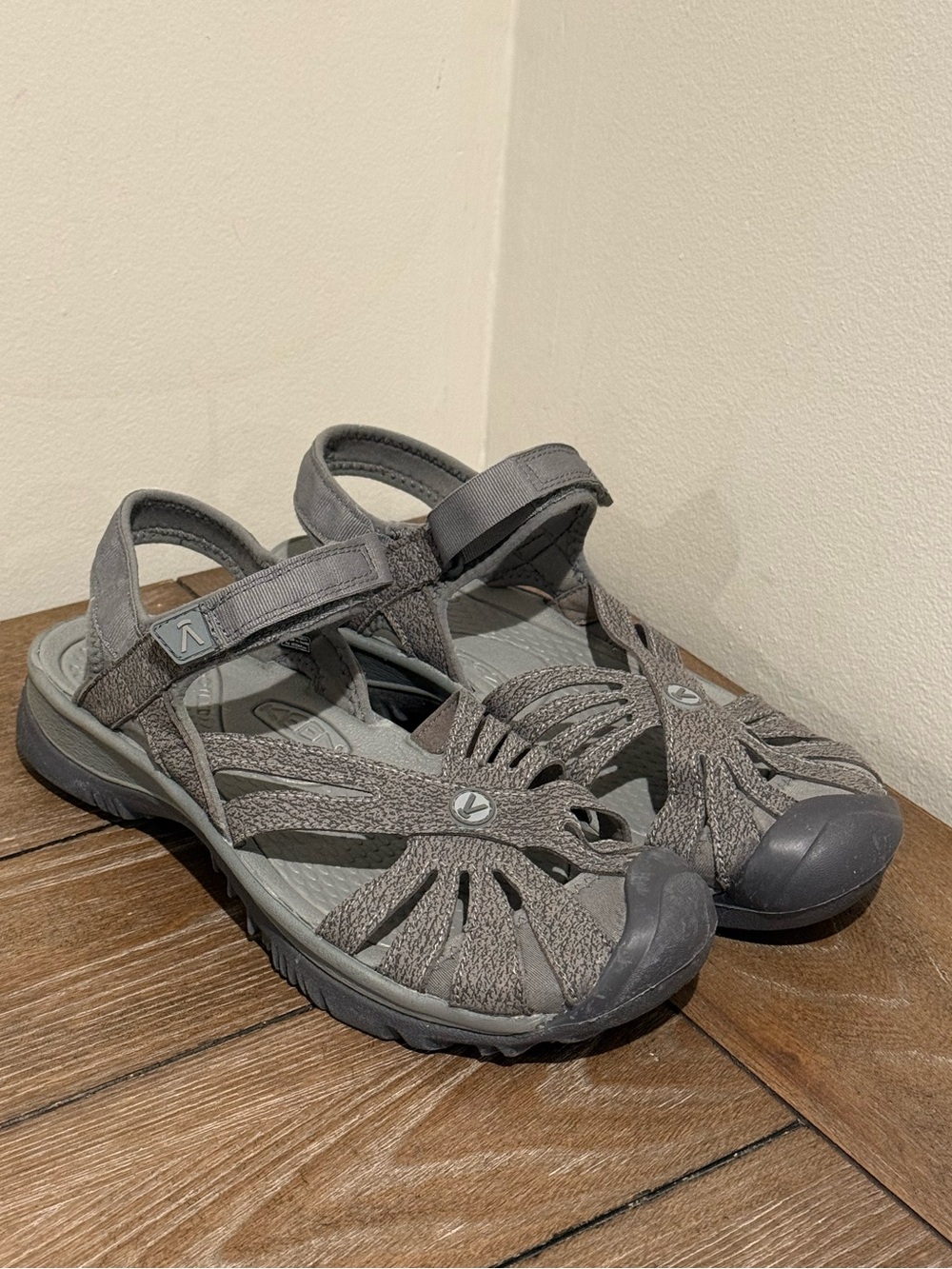 KEEN Women’s Rose Sandals Grey Womens Size 7 Comfort Shoes Hiking Waterproof